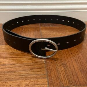 Women’s Black Belt with Oval Buckle 36”